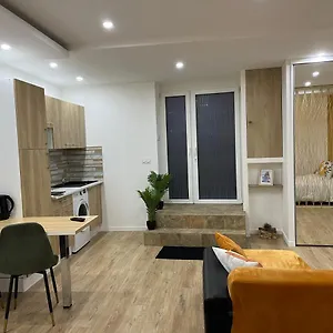 Luxe Jaune , Saint-Etienne (Loire) France