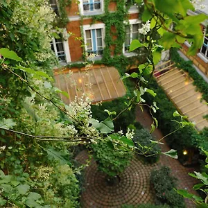 Les Patios Du Marais 2 , Paris France
